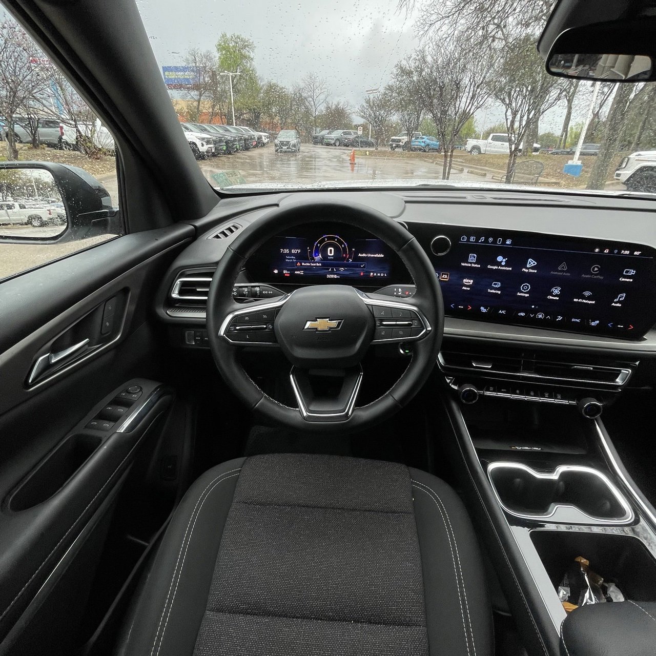 Used 2025 Chevrolet Traverse LT image 11