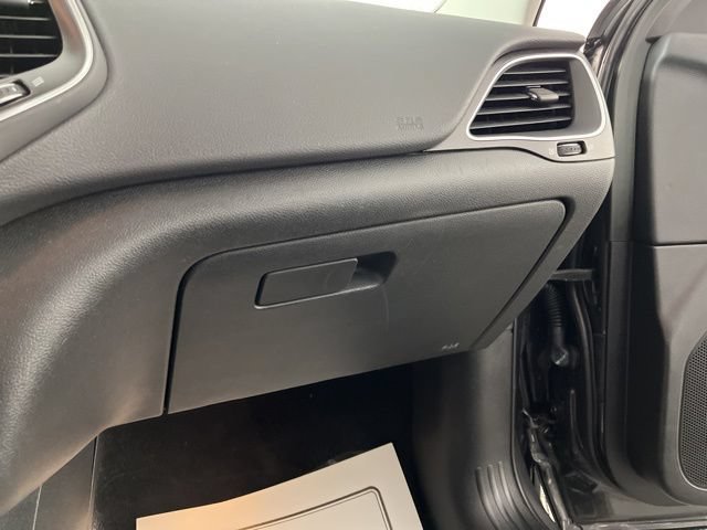 Used 2022 Jeep Cherokee Trailhawk w/ Comfort/Convenience Group AWD/4WD image 38