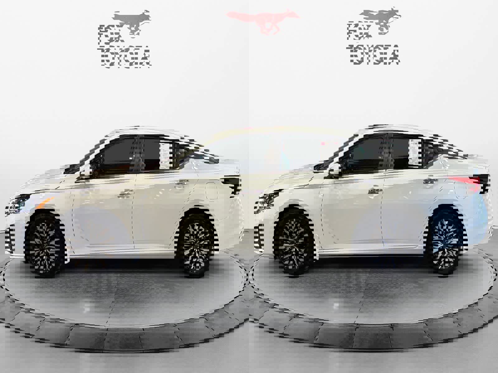 Used 2023 Nissan Altima 2.5 SV w/ SV Premium Package image 2