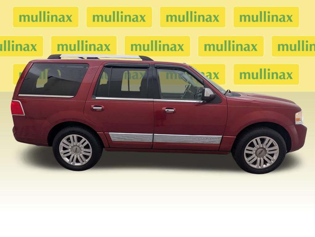 Used 2014 Lincoln Navigator 2WD image 2