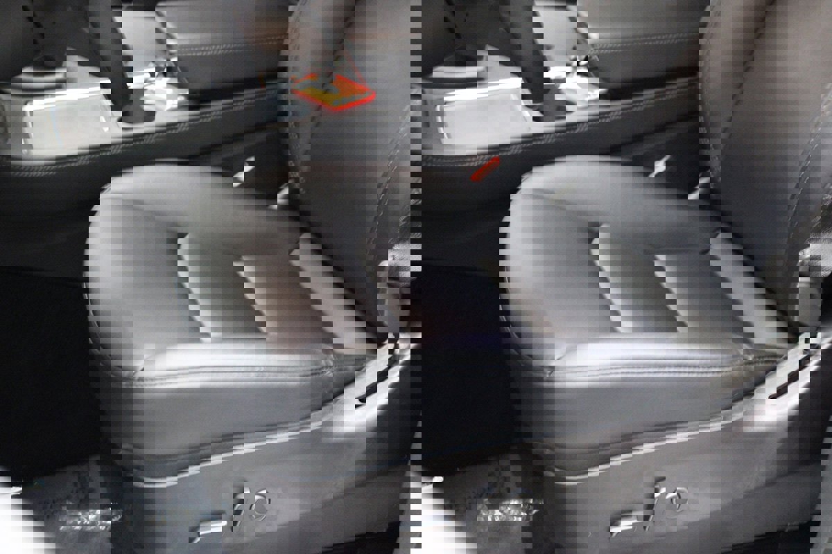 Used 2022 Tesla Model Y Long Range image 31