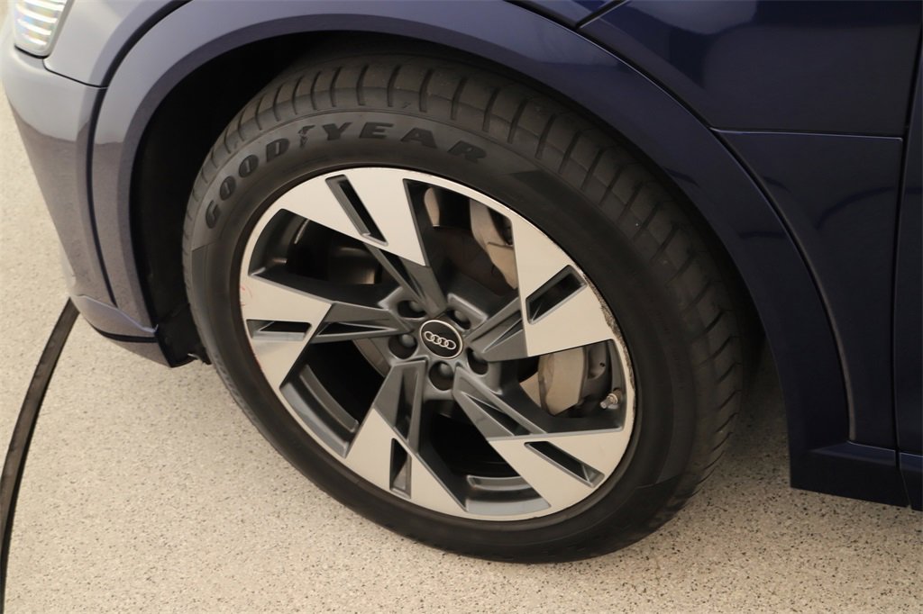 Certified 2022 Audi e-tron Premium image 32