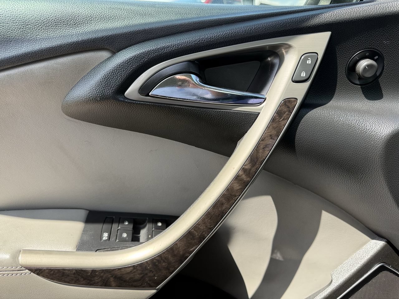 Used 2013 Buick Verano FWD image 24