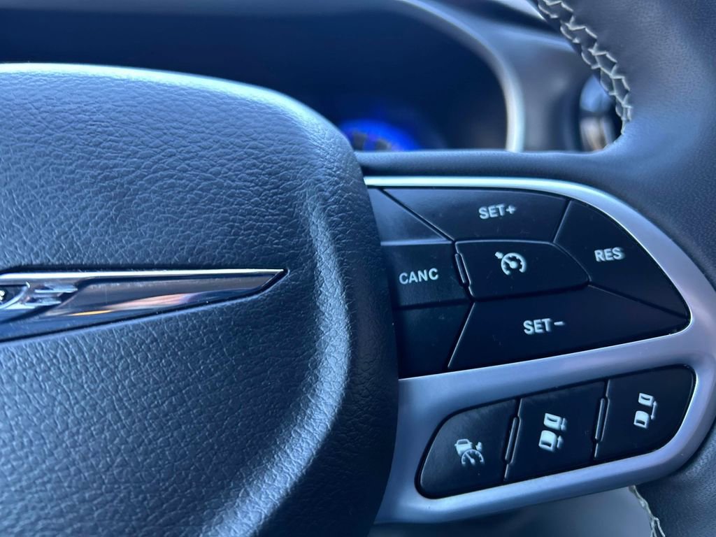 Used 2024 Chrysler Pacifica Touring-L image 24