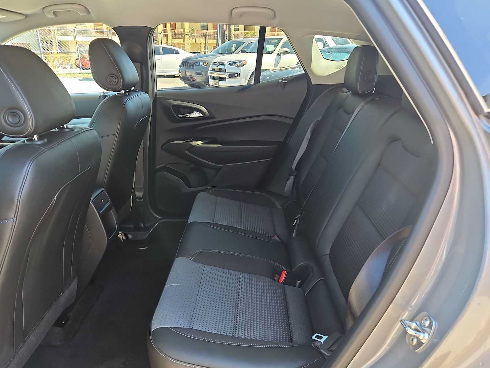 Used 2025 Chevrolet Trax LT FWD image 19