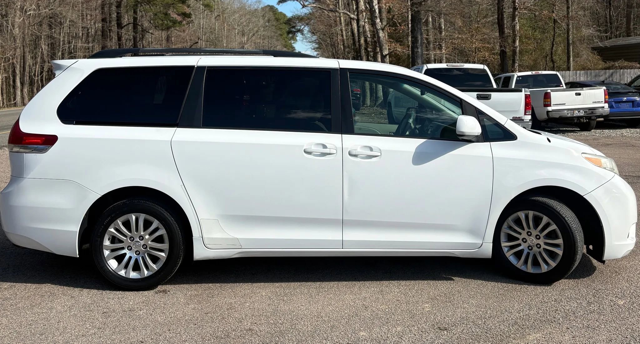 Used 2011 Toyota Sienna XLE w/ Entertainment Pkg image 56