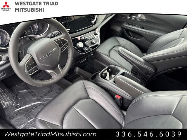 Used 2026 Chrysler Pacifica Select FWD image 6