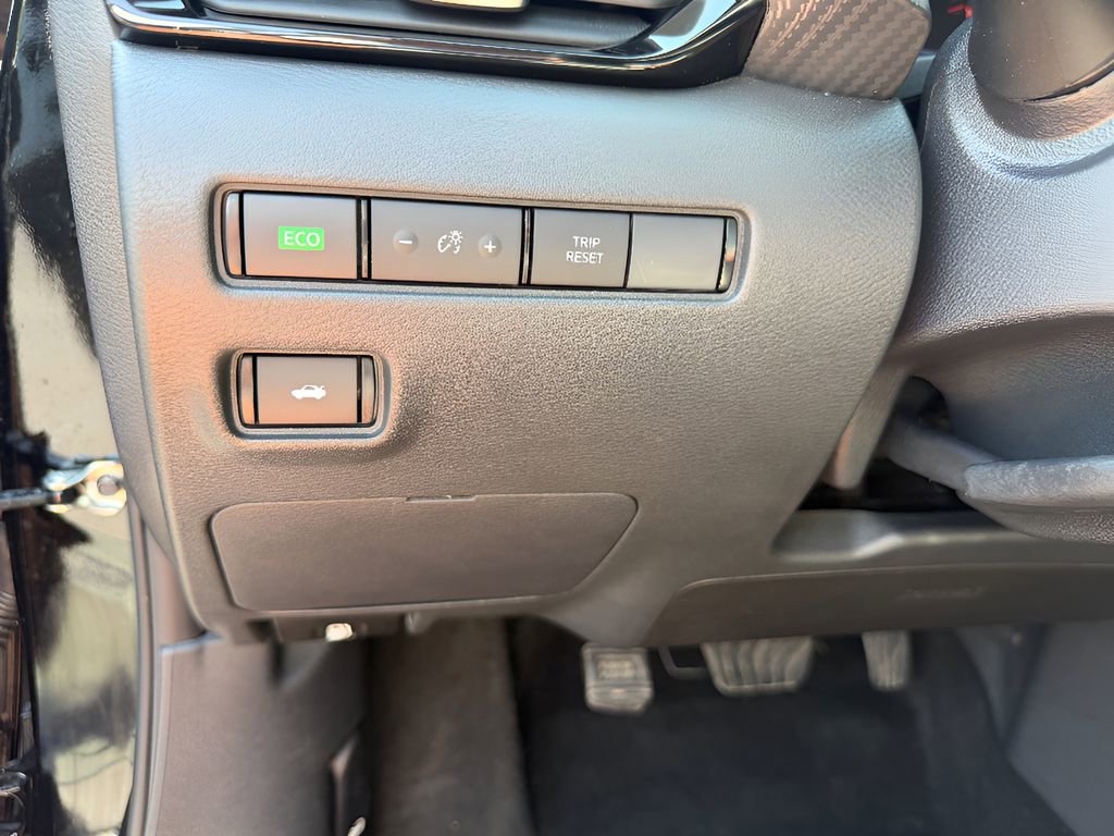 Used 2025 Nissan Sentra SV FWD image 21