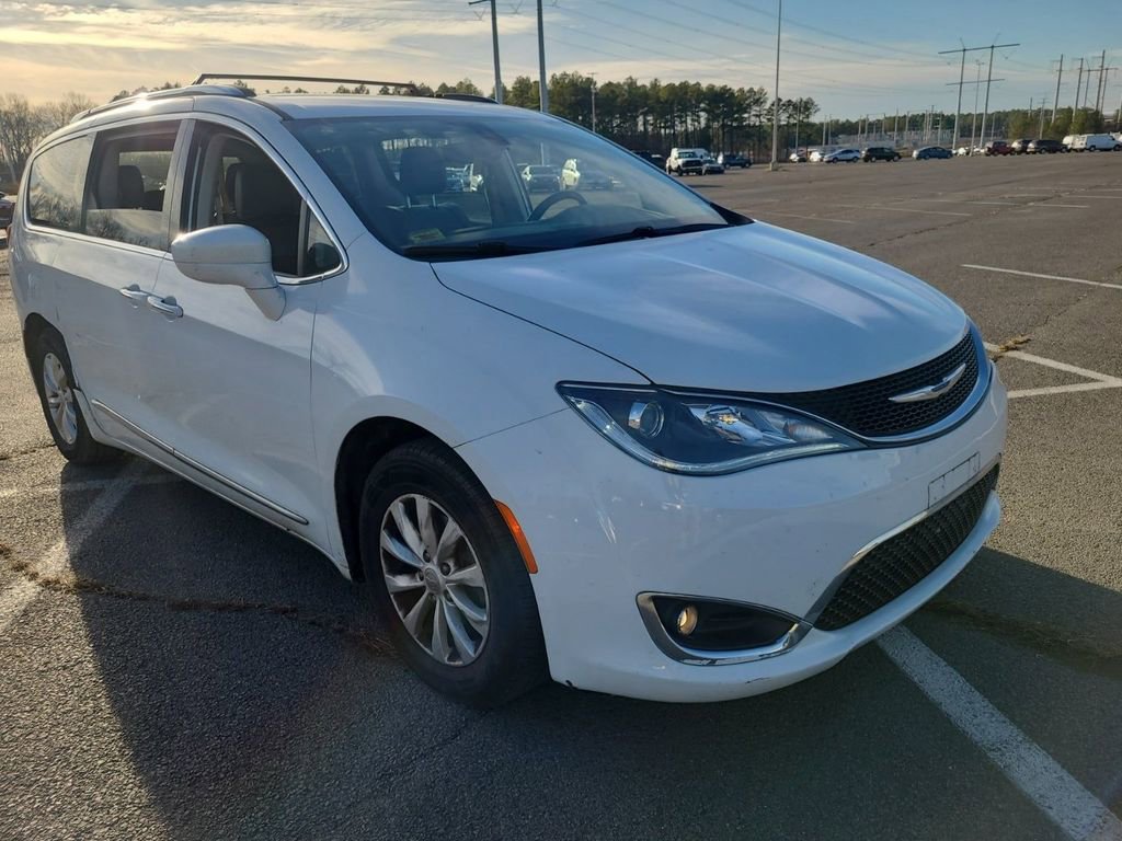 Used 2018 Chrysler Pacifica Touring-L image 5