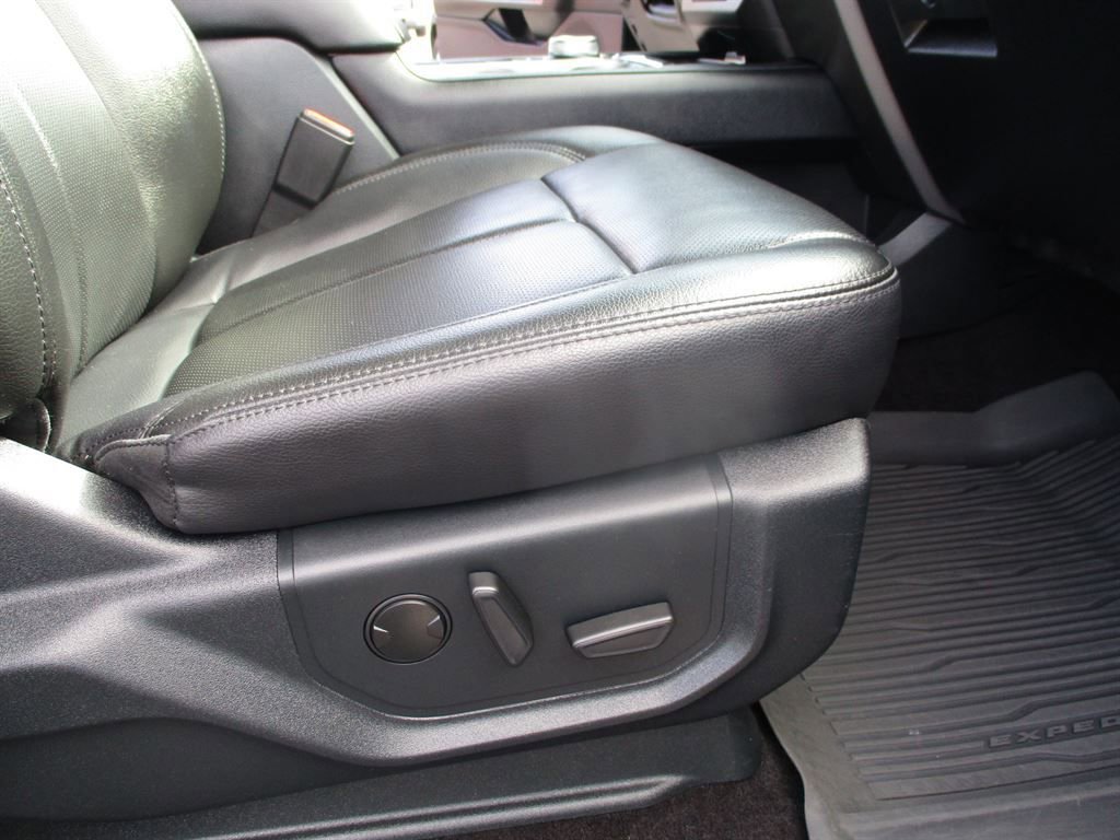 Used 2021 Ford Expedition XLT image 12