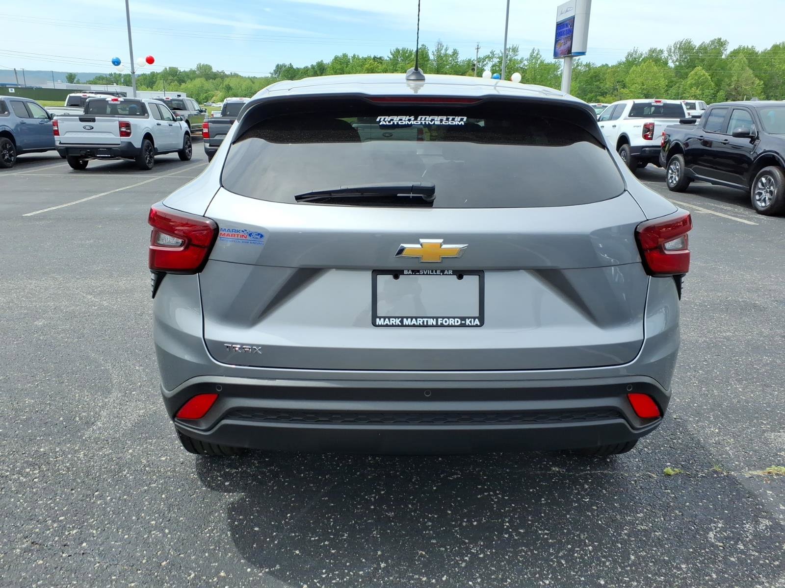 Used 2025 Chevrolet Trax LS w/ LS Convenience Package image 4