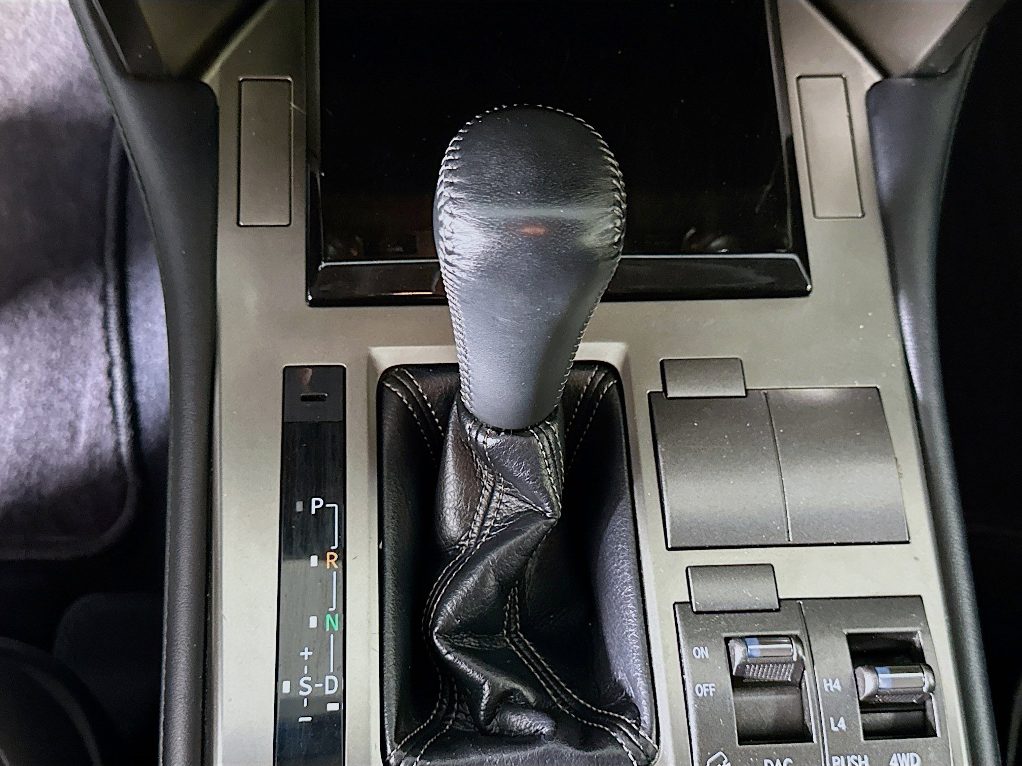 Used 2016 Lexus GX 460 4WD 4dr image 25