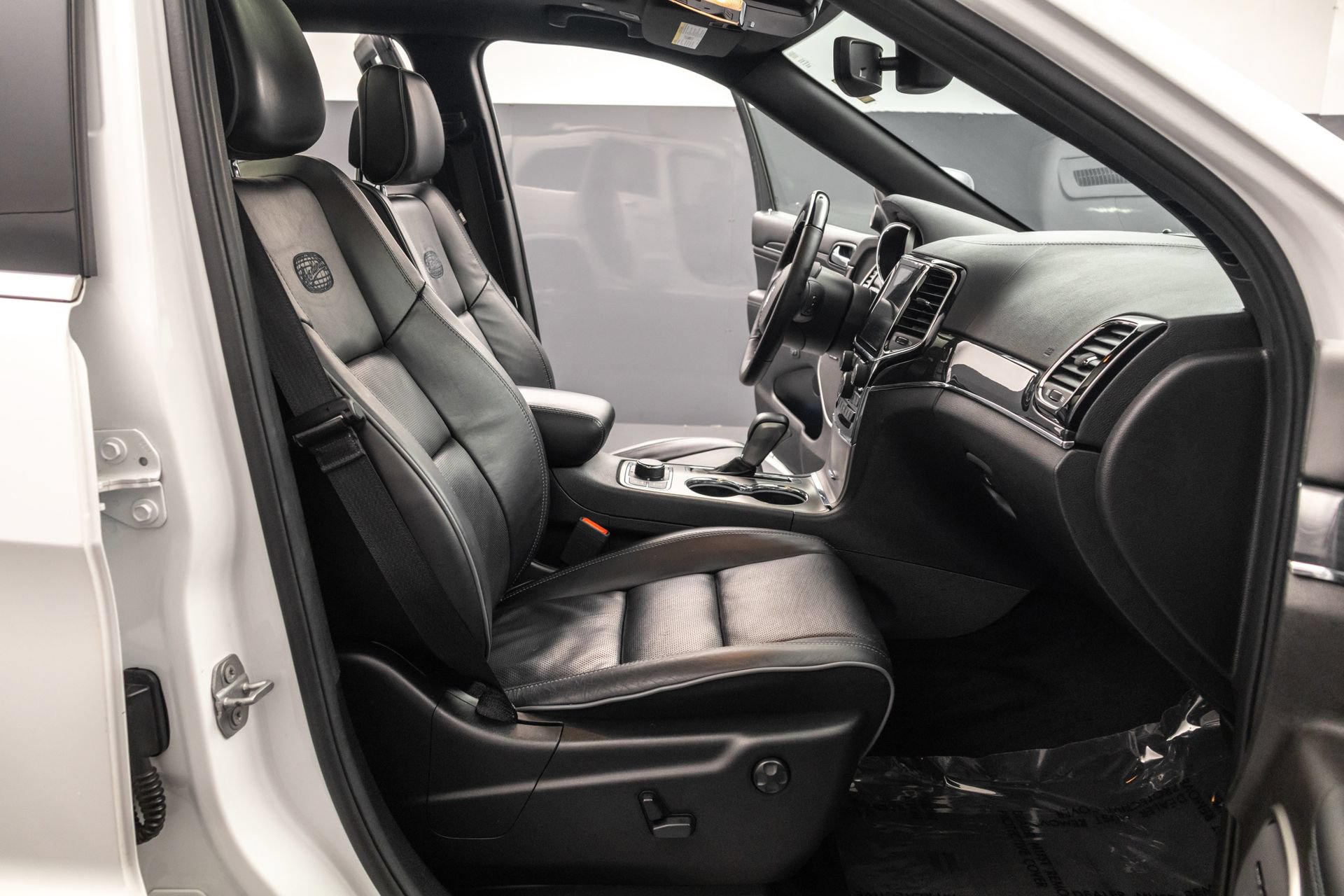 Used 2019 Jeep Grand Cherokee Overland AWD/4WD image 35