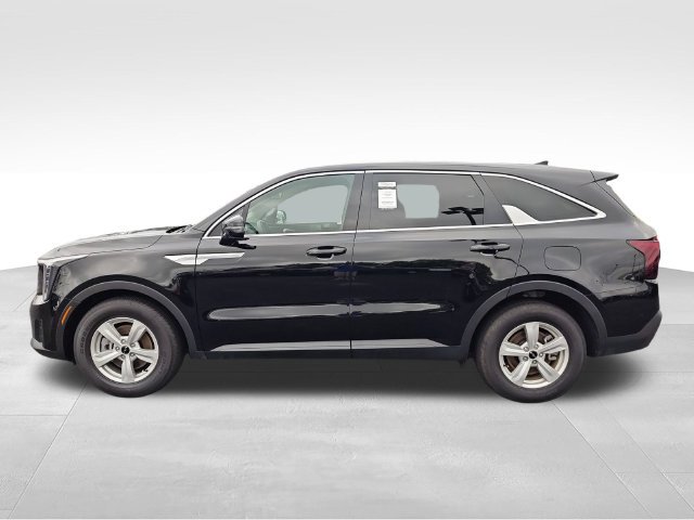 Used 2026 Kia Sorento LX FWD image 2
