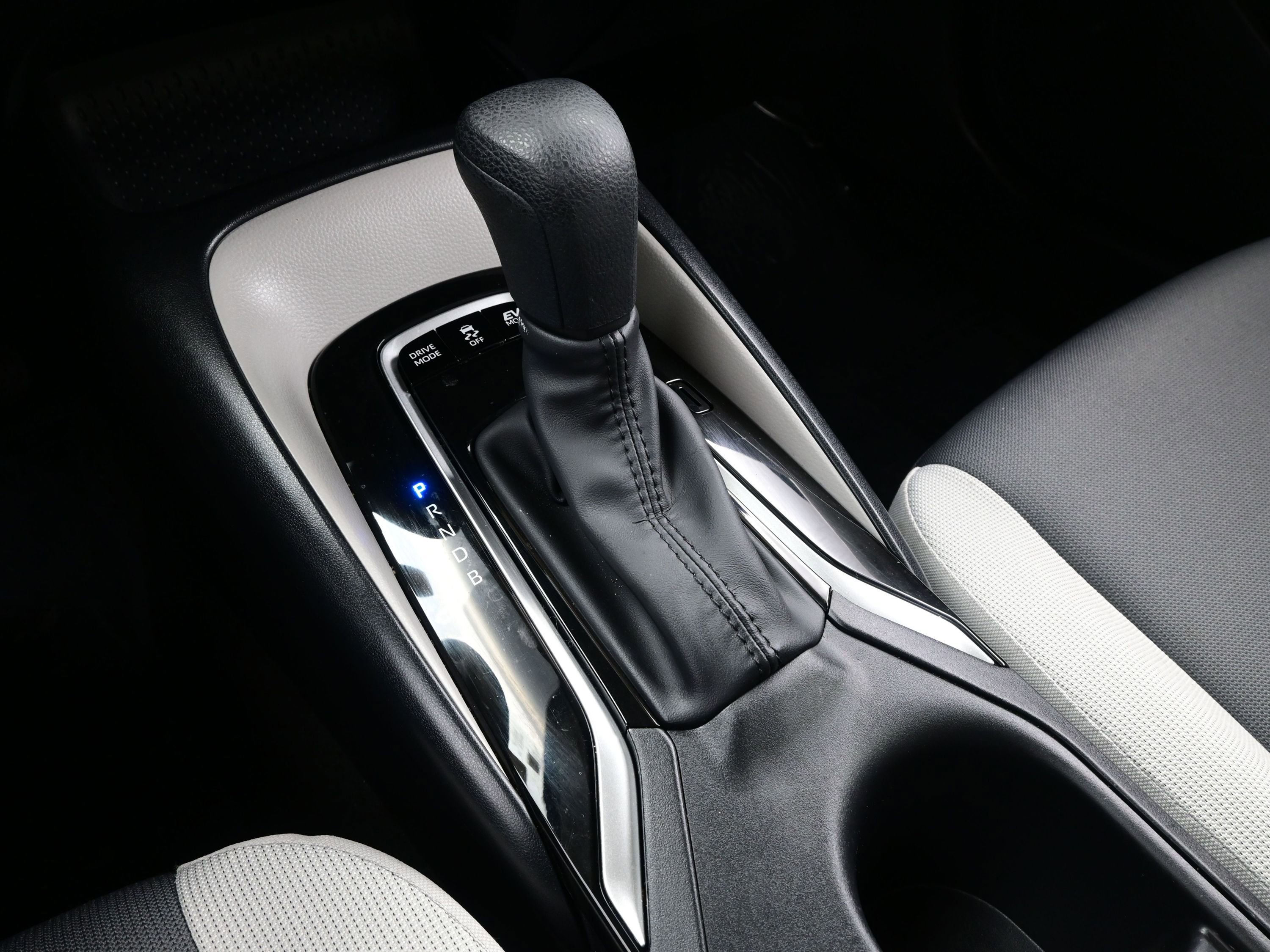 Used 2024 Toyota Corolla LE image 19