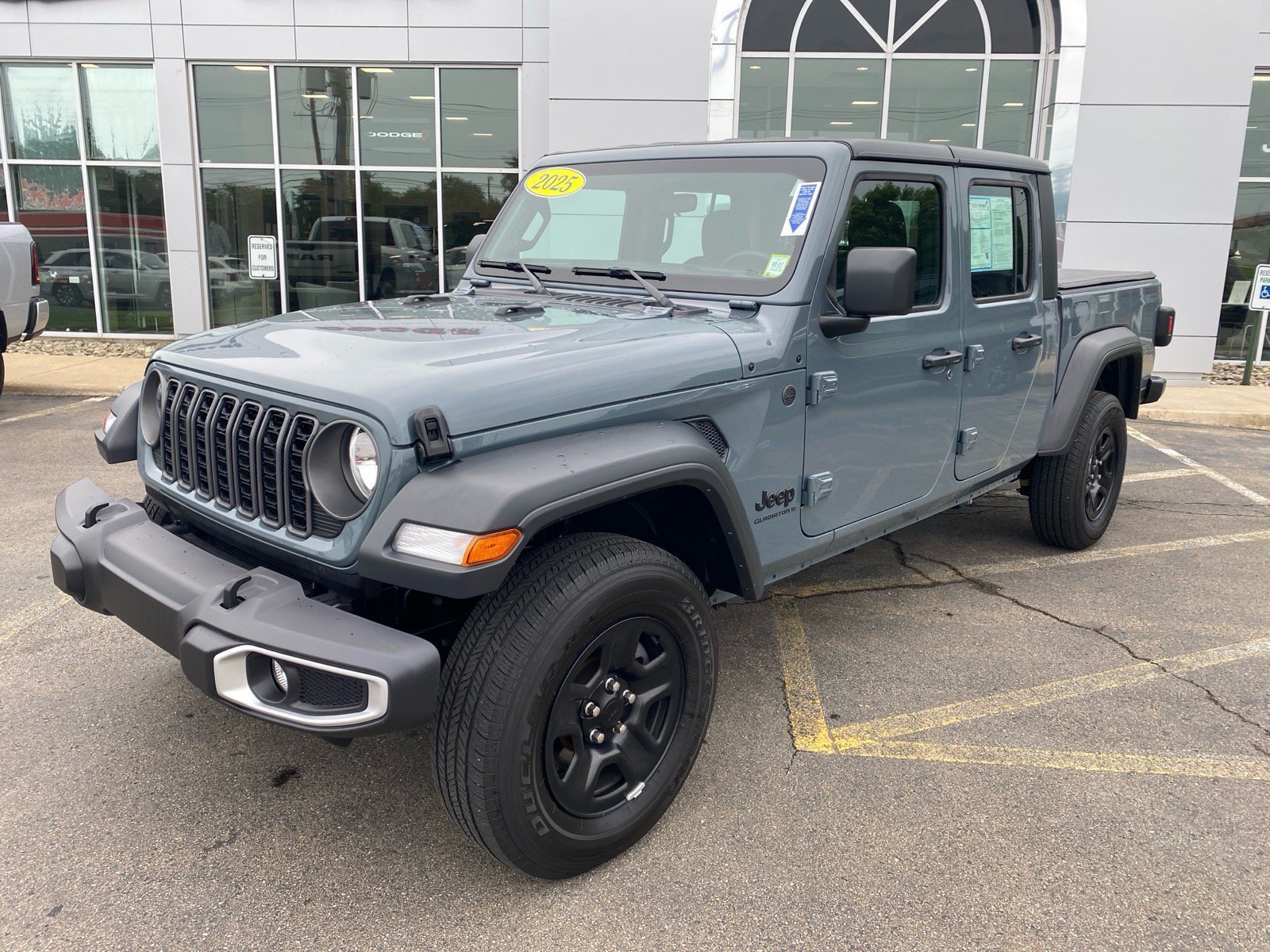Used 2025 Jeep Gladiator Sport AWD/4WD image 1