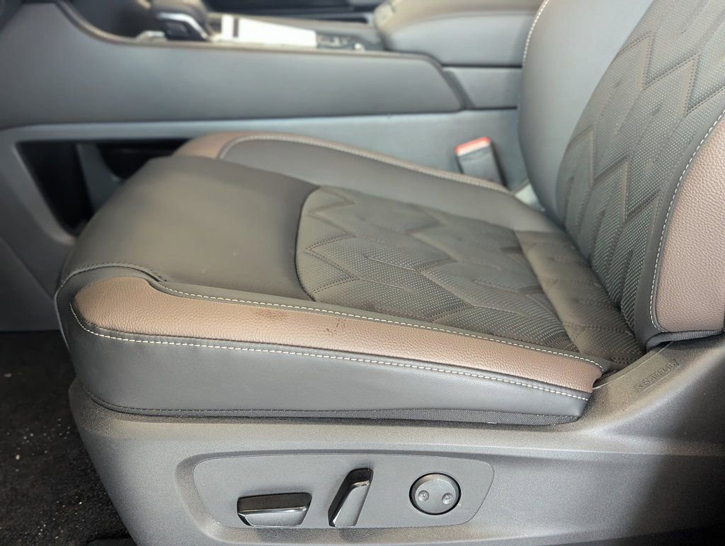 New 2026 Nissan Pathfinder Platinum image 16