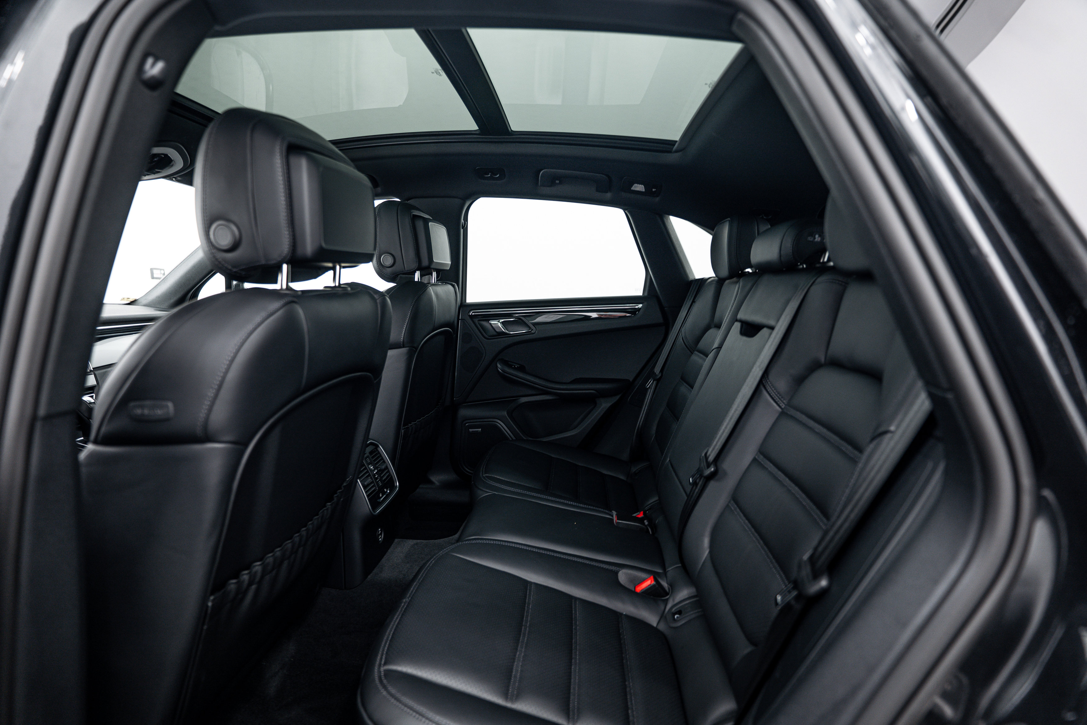 Certified 2026 Porsche Macan image 23