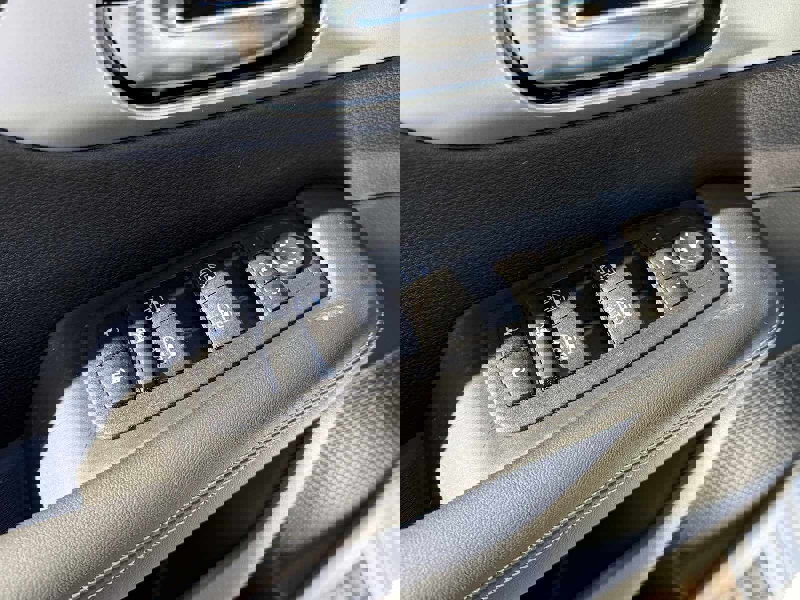 New 2026 Chrysler Pacifica Limited image 7