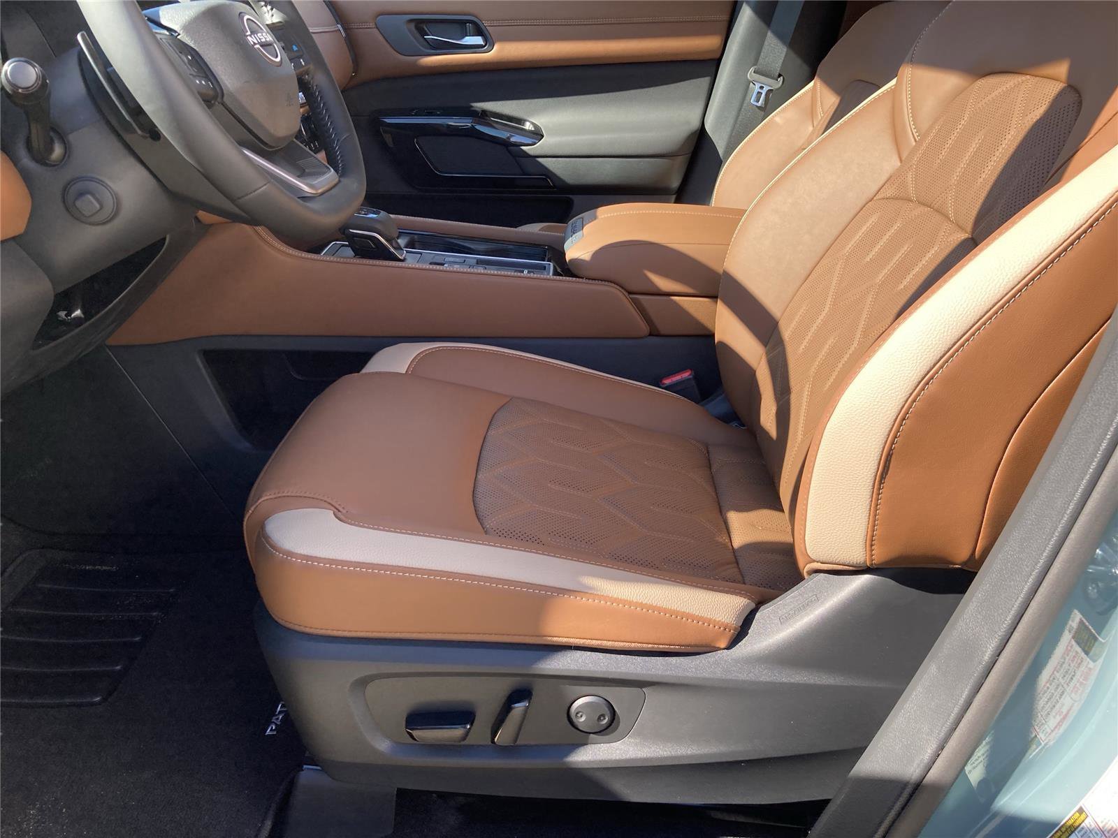 New 2026 Nissan Pathfinder Platinum image 26