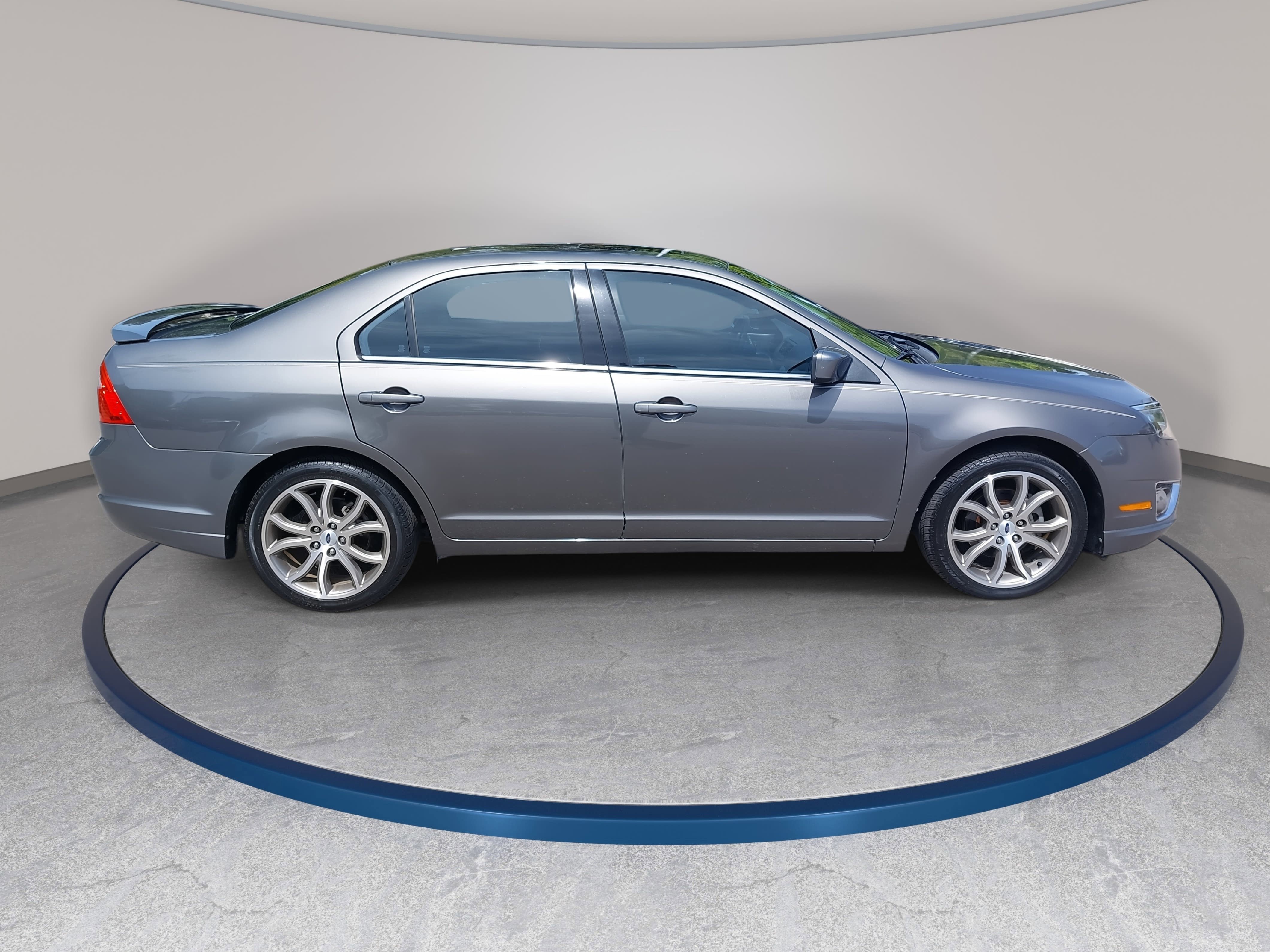 Used 2011 Ford Fusion SEL w/ 302A Rapid Spec Order Code image 4