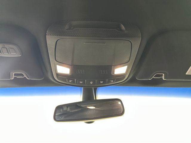 Used 2017 Lincoln Continental Select image 24