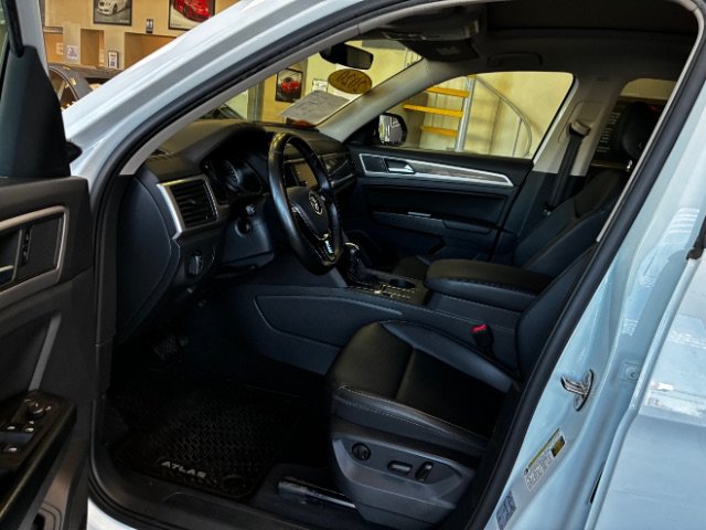 Used 2020 Volkswagen Atlas SE w/ Panoramic Sunroof Package FWD image 12
