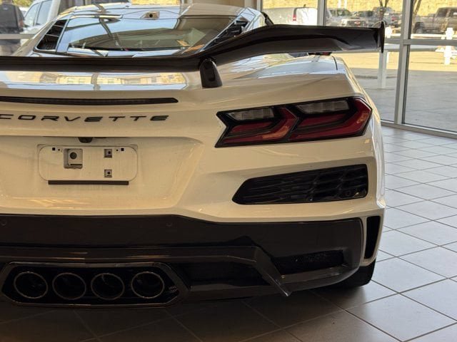 Used 2024 Chevrolet Corvette Z06 w/ Z07 Performance Package RWD image 7