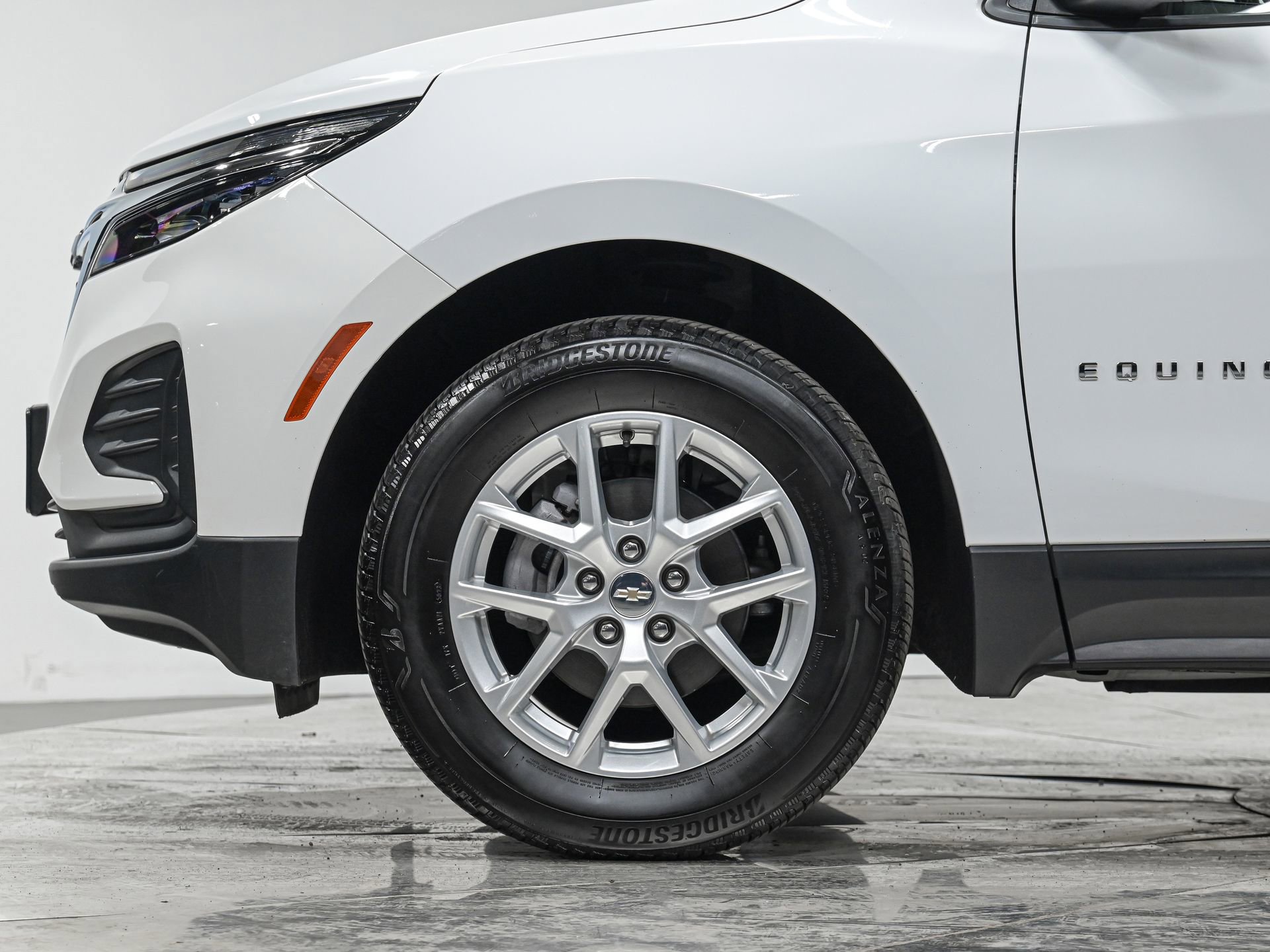 Used 2024 Chevrolet Equinox LS w/ Driver Confidence II Package AWD/4WD image 3