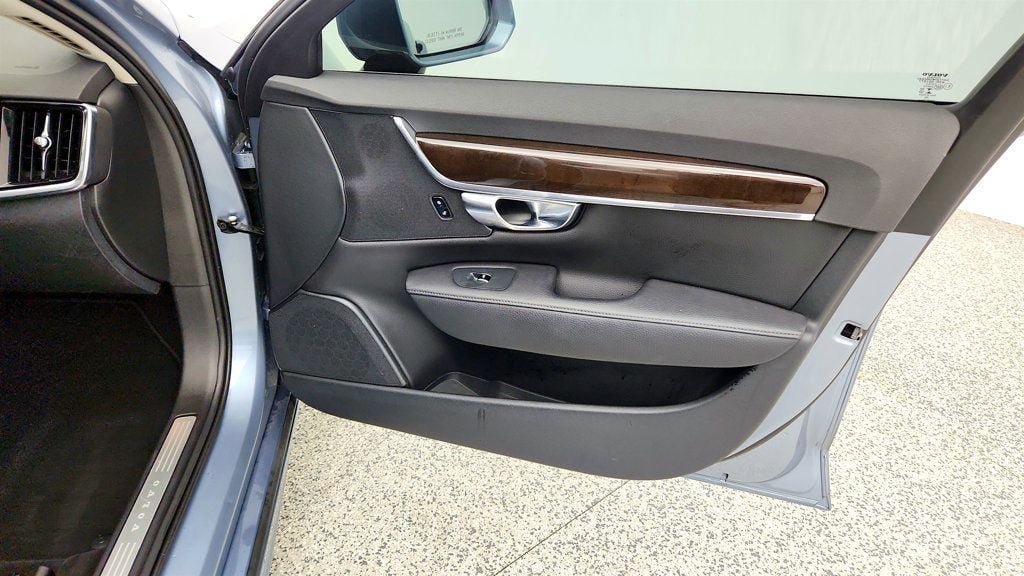 Used 2019 Volvo S90 T5 Momentum FWD image 25
