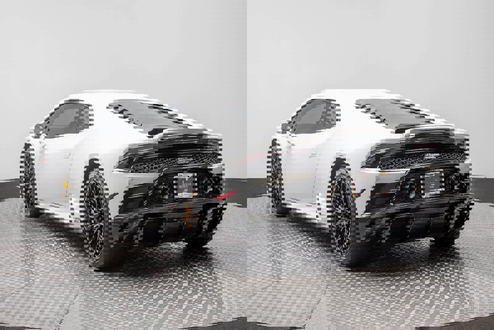 Used 2022 Lamborghini Huracan EVO image 4