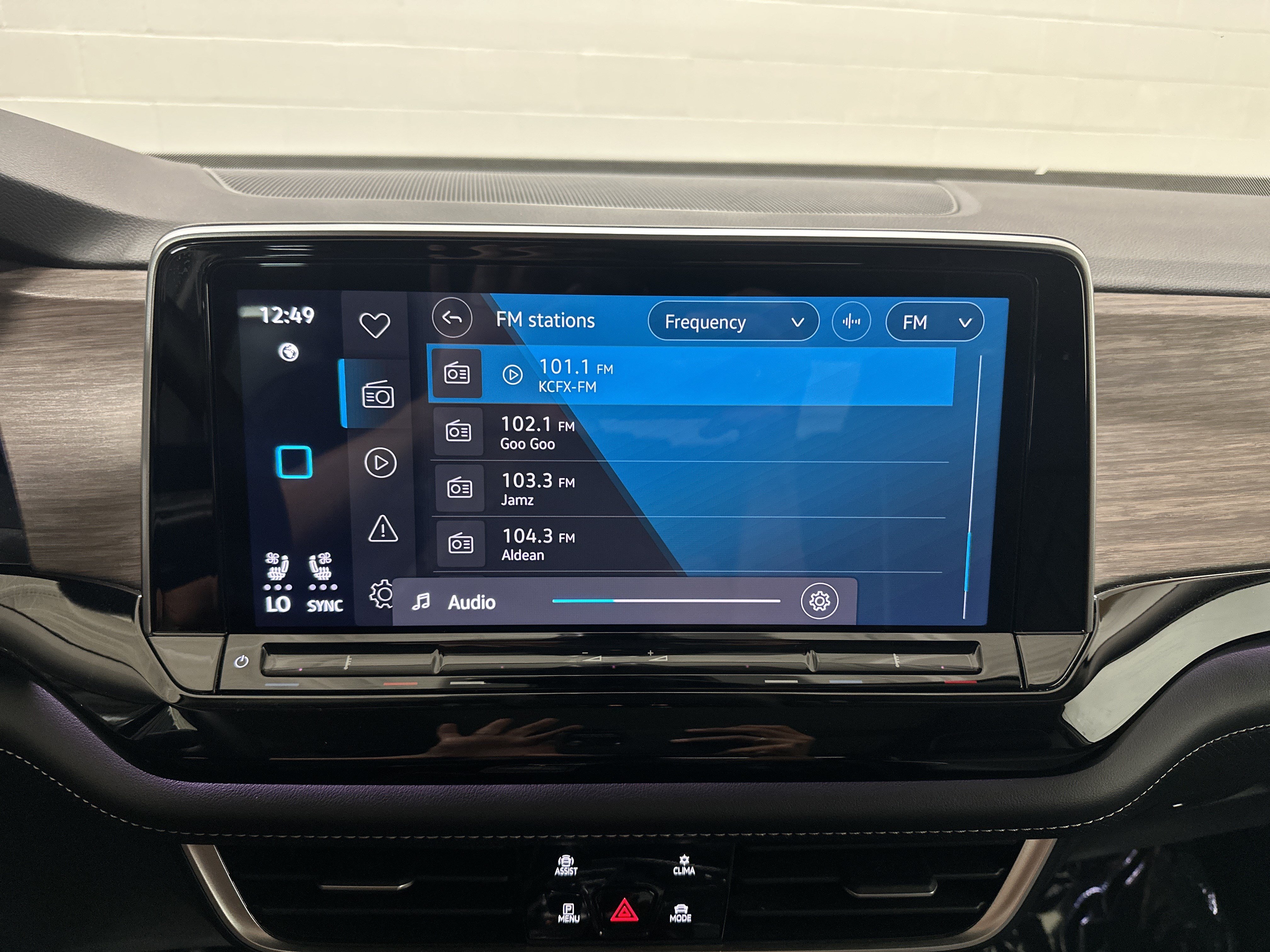 Used 2024 Volkswagen Atlas SEL Premium R-Line AWD/4WD image 23