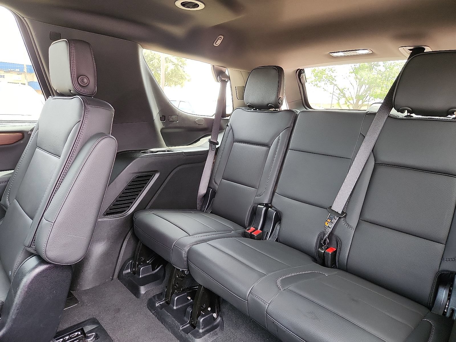 Used 2025 GMC Yukon Denali AWD/4WD image 10