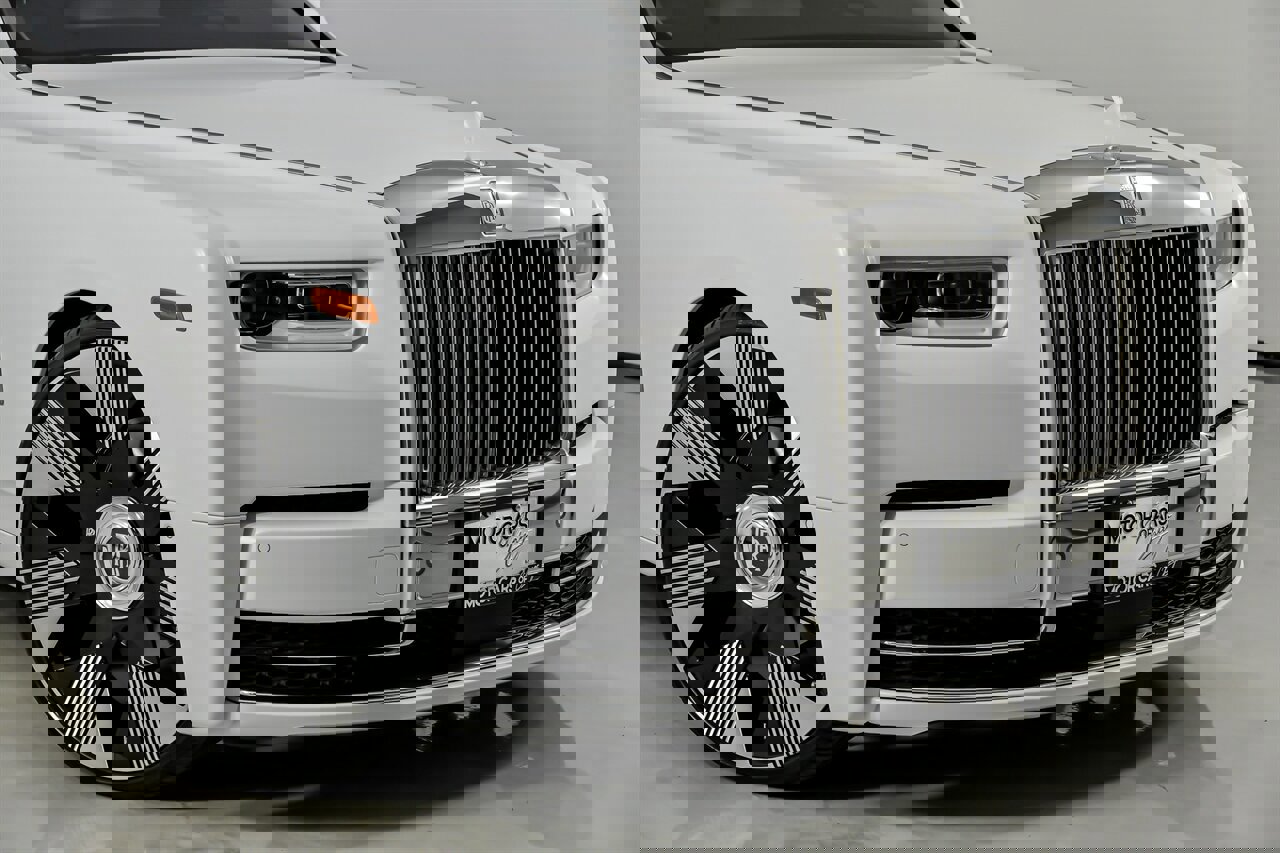 Used 2018 Rolls-Royce Phantom Sedan image 3