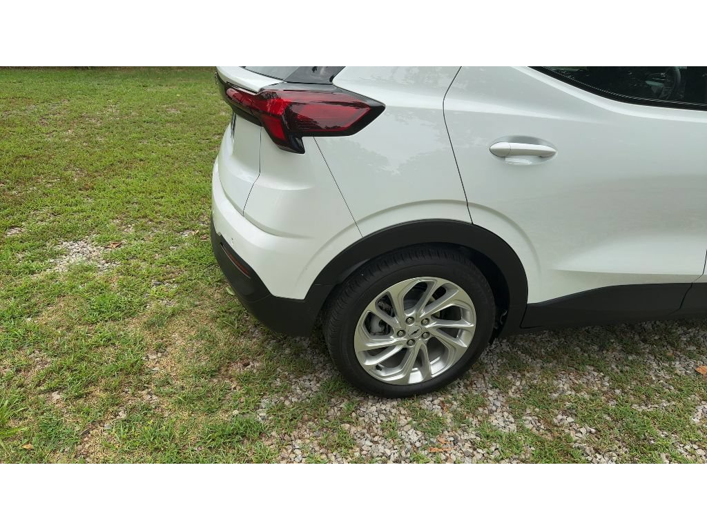 Used 2027 Chevrolet Bolt LT w/ Comfort Package FWD image 5