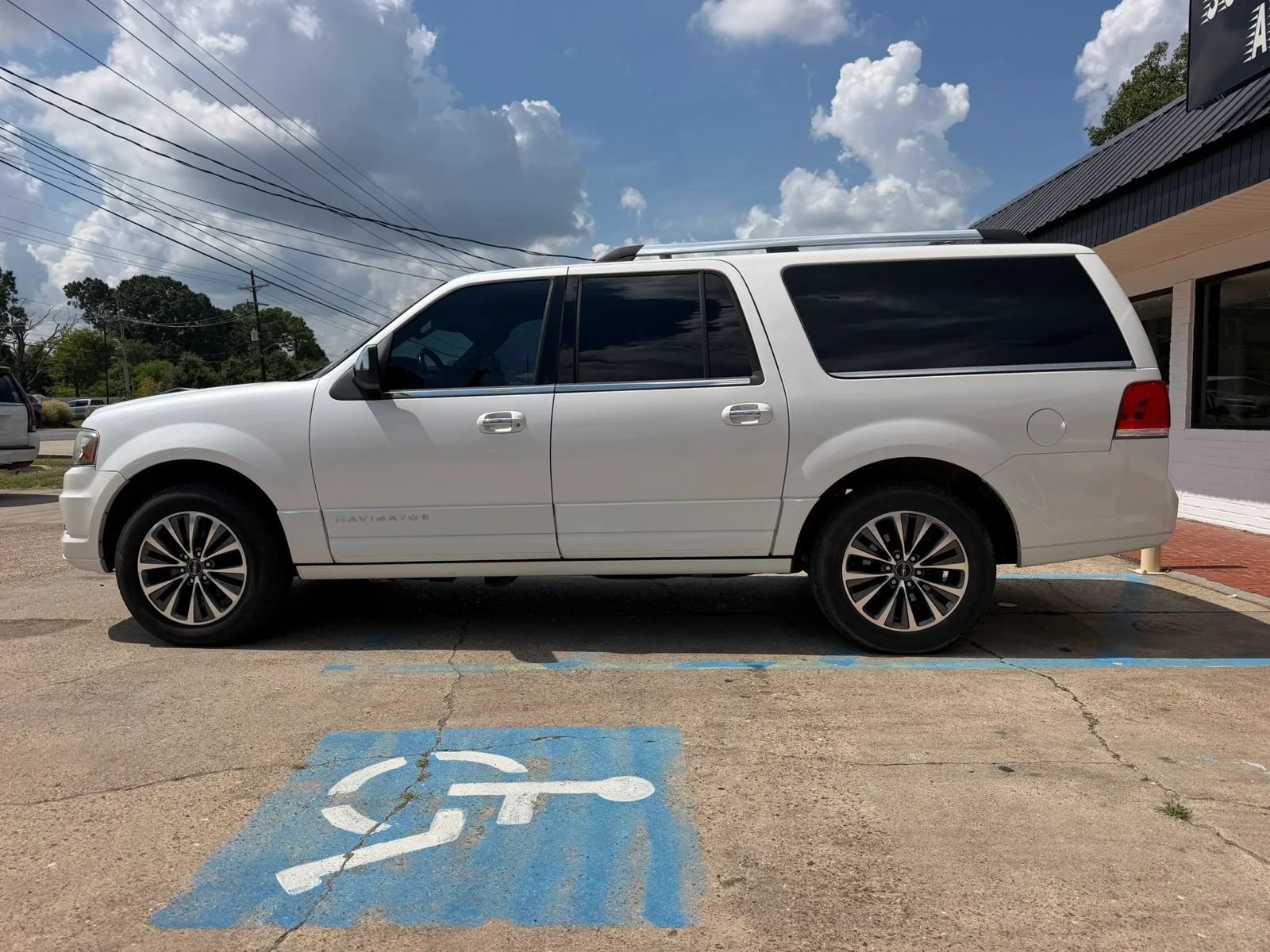 Used 2015 Lincoln Navigator L 2WD image 5