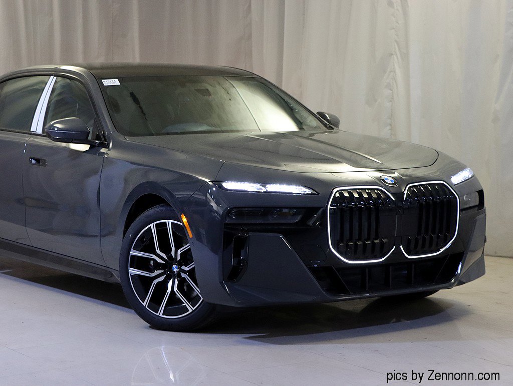New 2026 BMW 740i xDrive image 2
