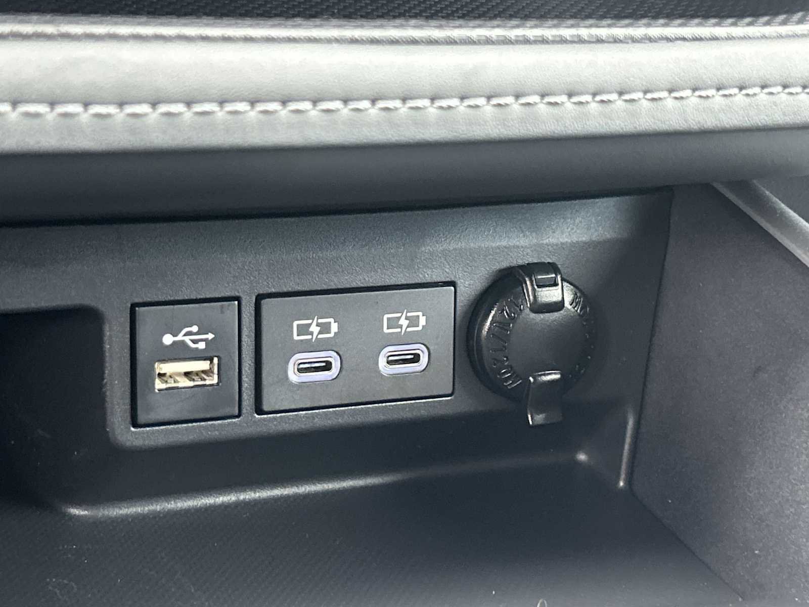 Used 2023 Toyota Highlander LE image 30