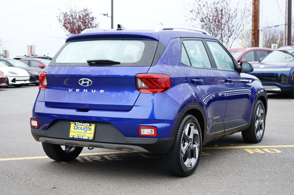 Used 2022 Hyundai Venue SEL w/ Cargo Package image 6