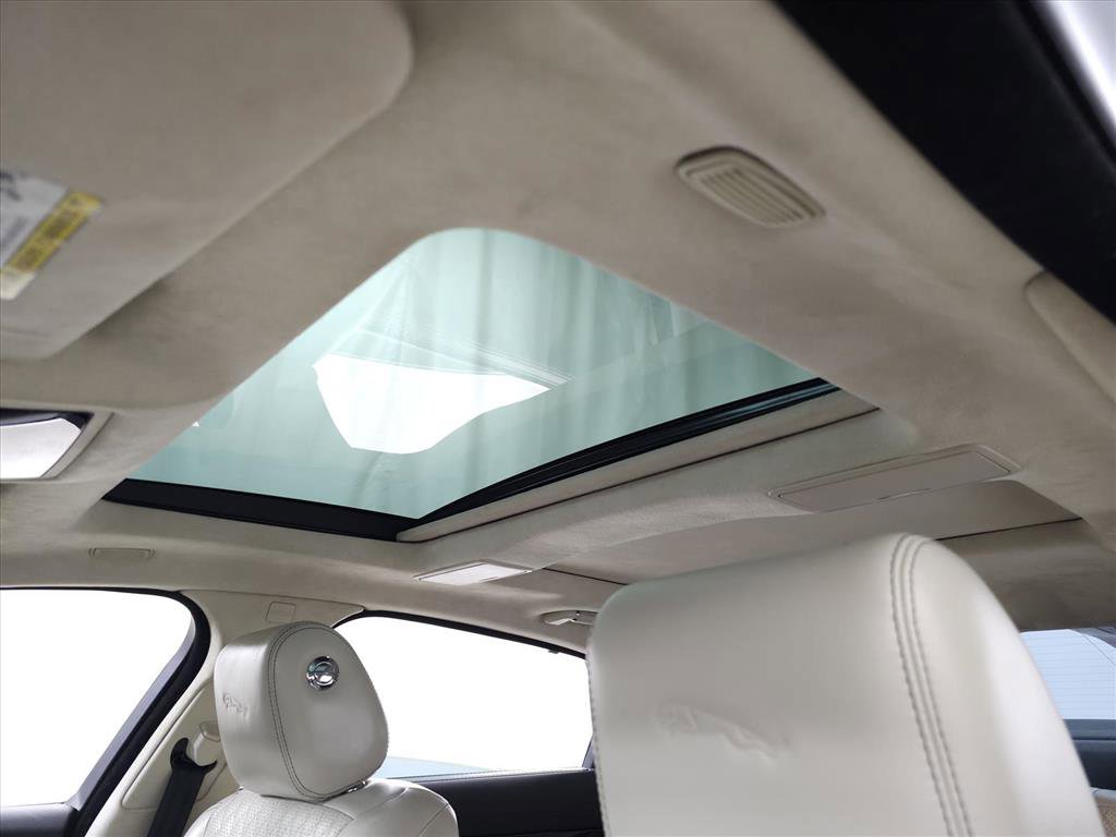 Used 2016 Jaguar XJ L Portfolio image 17