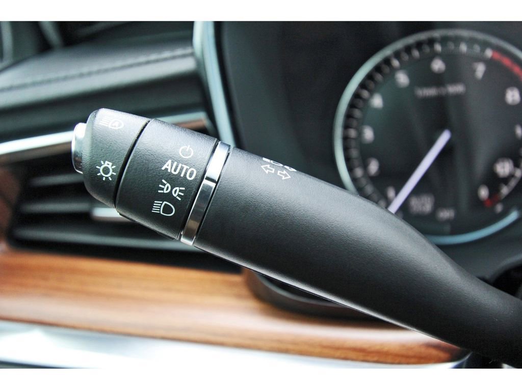 Used 2023 Cadillac XT5 Premium Luxury image 17