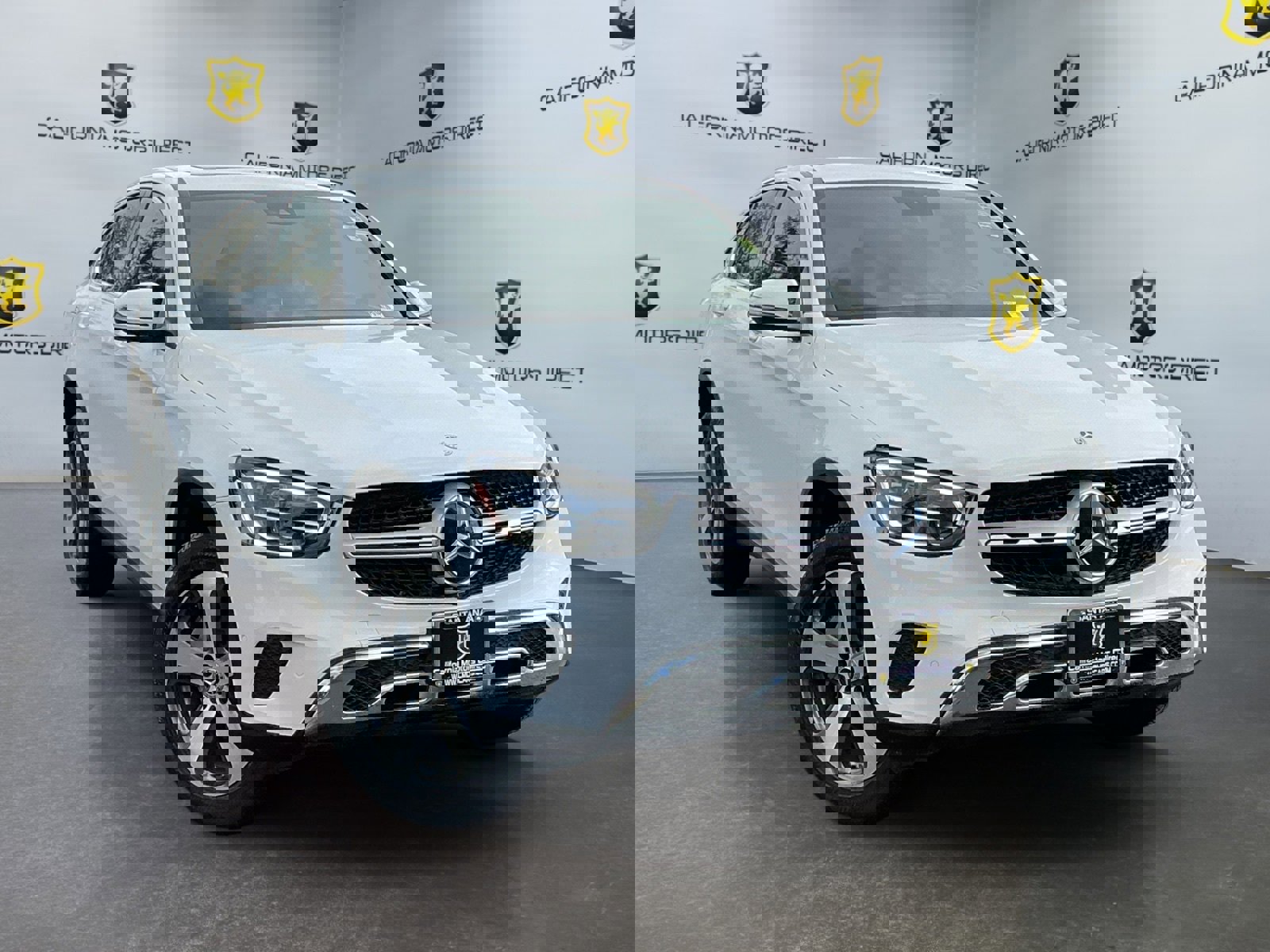 Used 2023 Mercedes-Benz GLC 300 4MATIC Coupe image 3