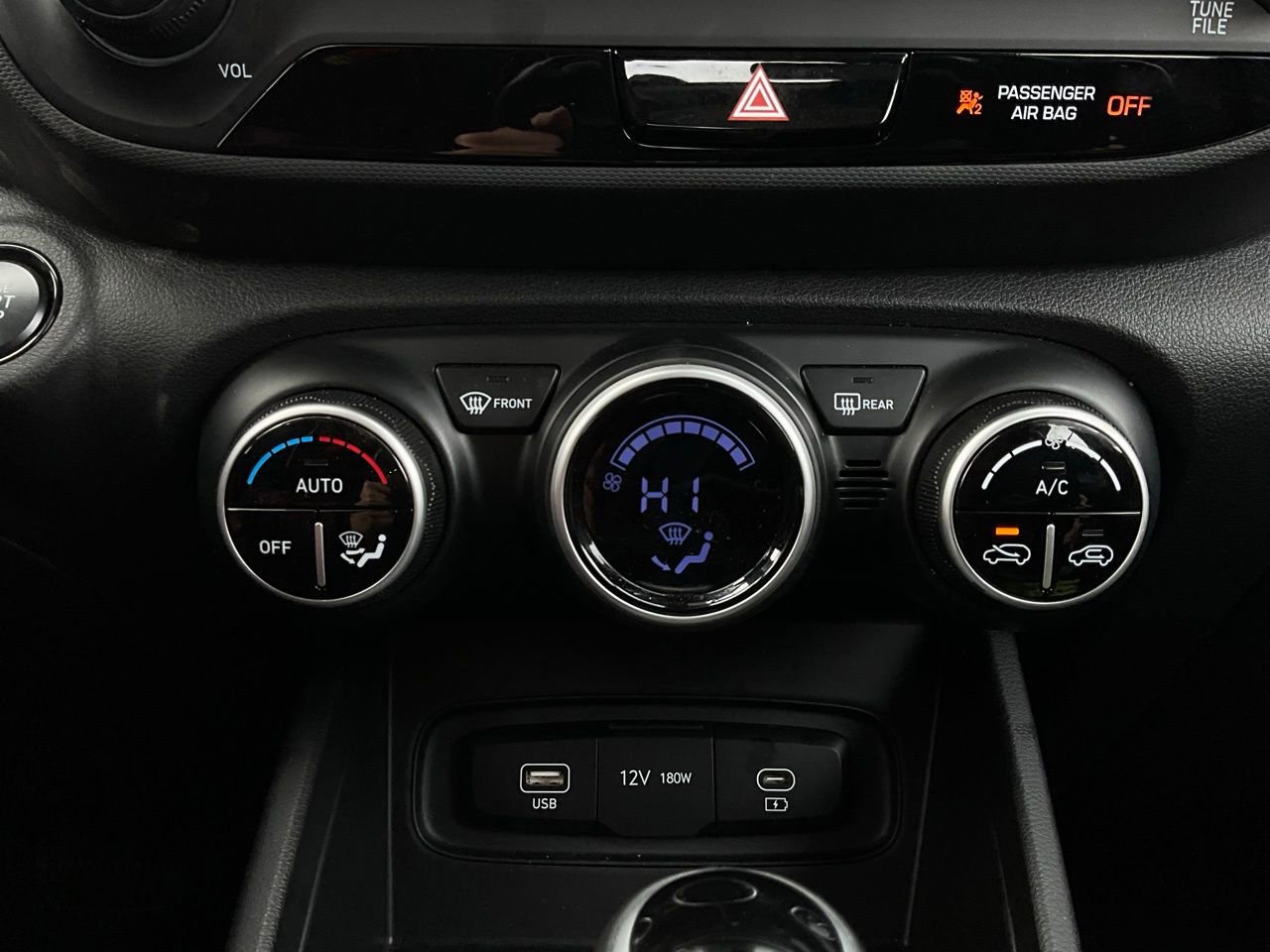 Used 2025 Hyundai Venue SEL image 27