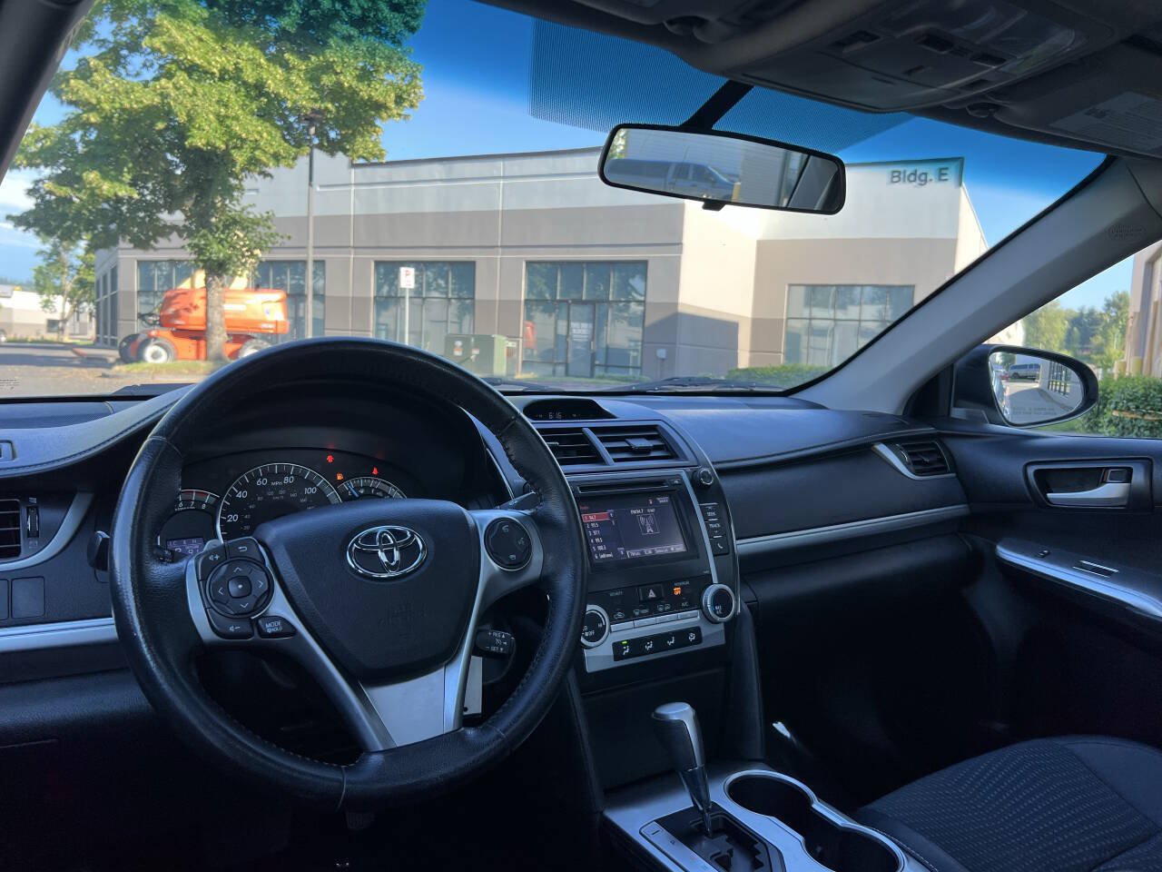 Used 2014 Toyota Camry SE FWD image 15
