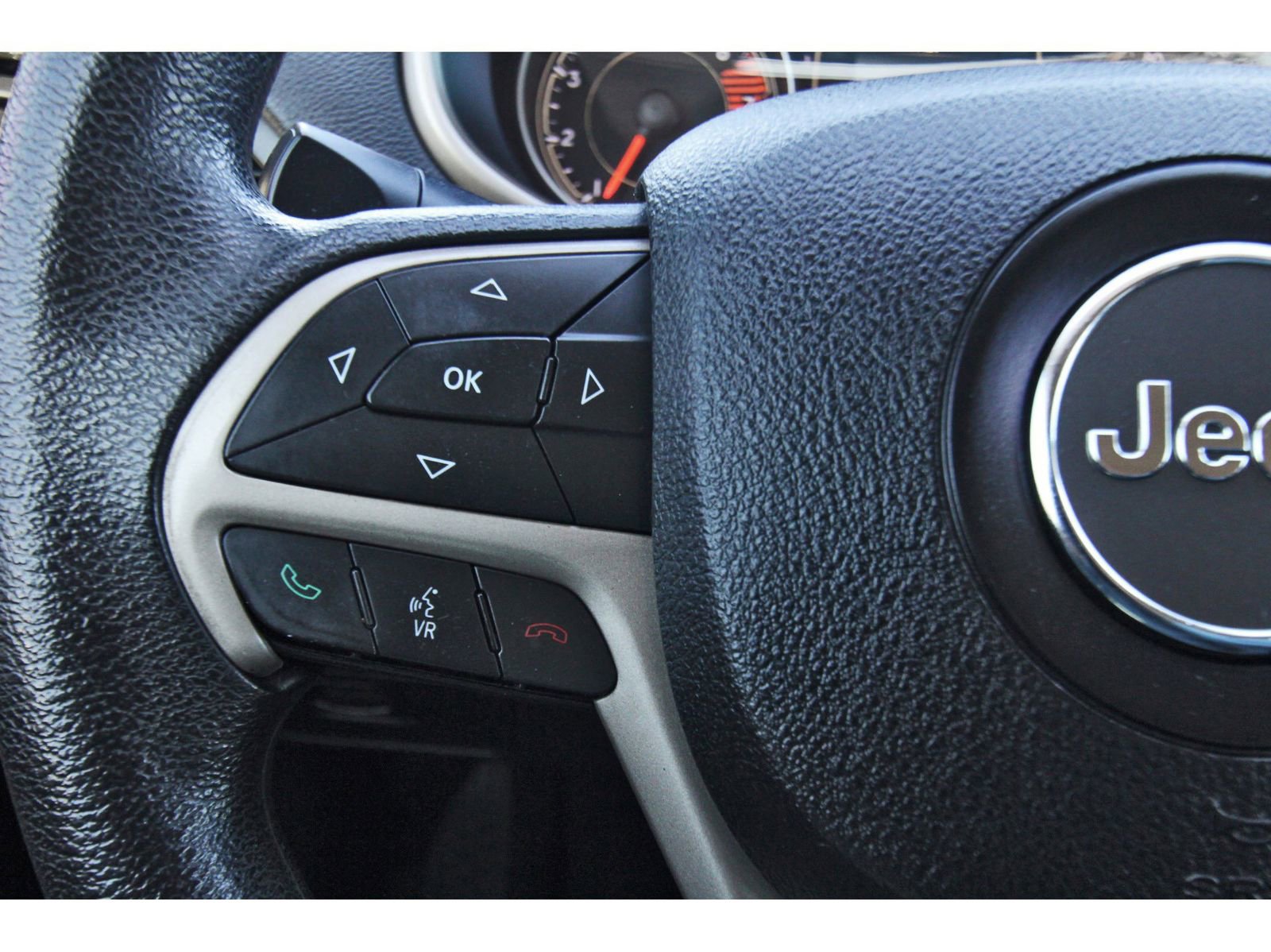 Used 2016 Jeep Cherokee Sport image 18