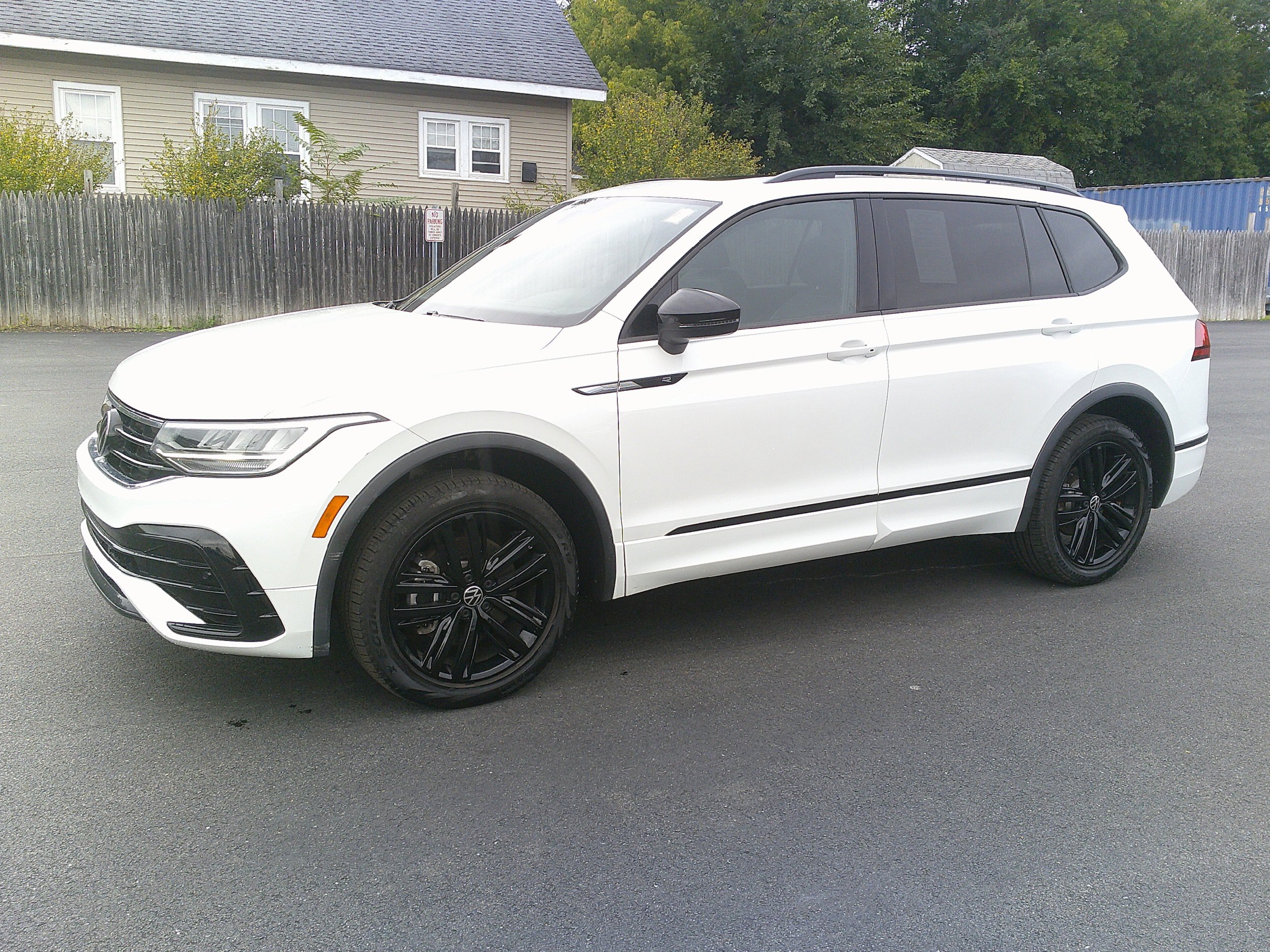 Used 2022 Volkswagen Tiguan SE R-Line AWD/4WD image 13