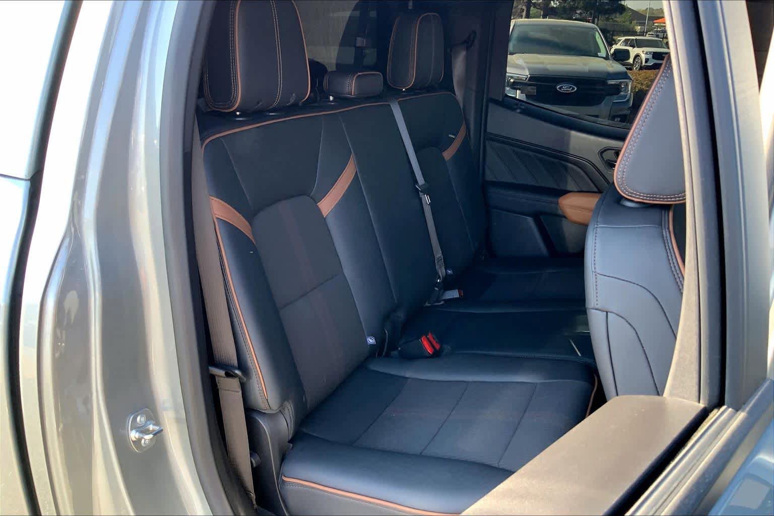 Used 2024 GMC Canyon AT4 w/ Canyon Safety Plus Package AWD/4WD image 32