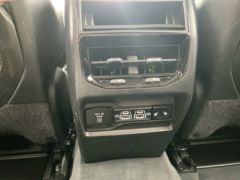 Used 2023 Jeep Grand Cherokee Limited image 23