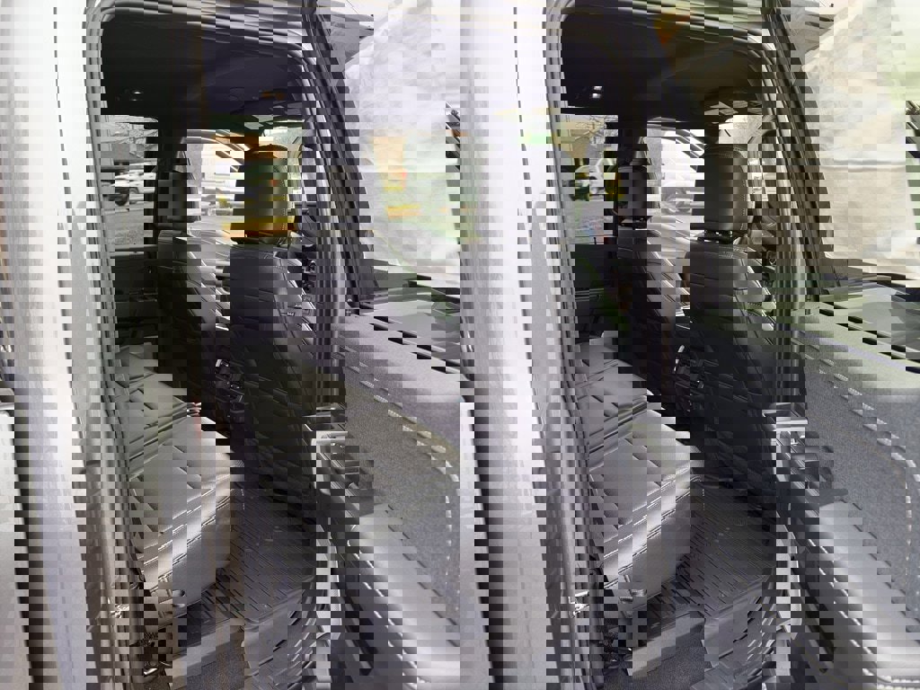 New 2025 Ford F150 Lariat w/ Equipment Group 502A High image 26