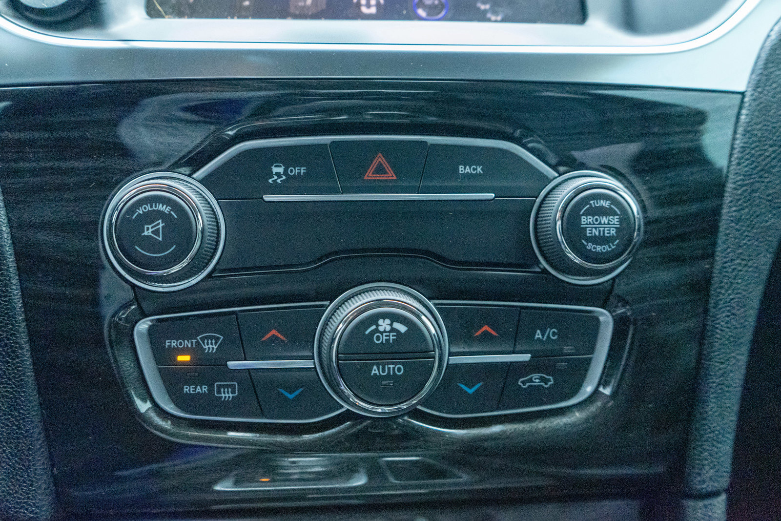 Used 2016 Chrysler 300 Limited image 19